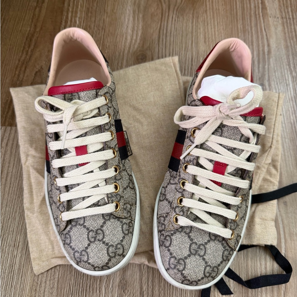 Gucci Women's Beige and Red Patterned Sneakers
